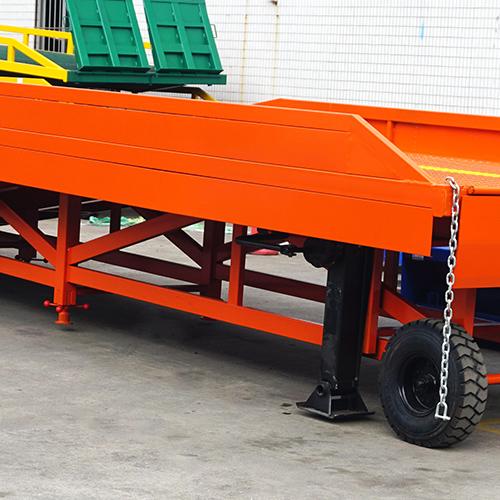 移動(dòng)式登車橋 移動(dòng)式登車橋