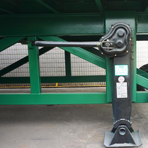 移動(dòng)式登車橋 移動(dòng)式登車橋