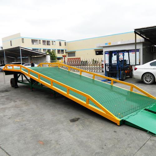 移動(dòng)式登車橋 移動(dòng)式登車橋